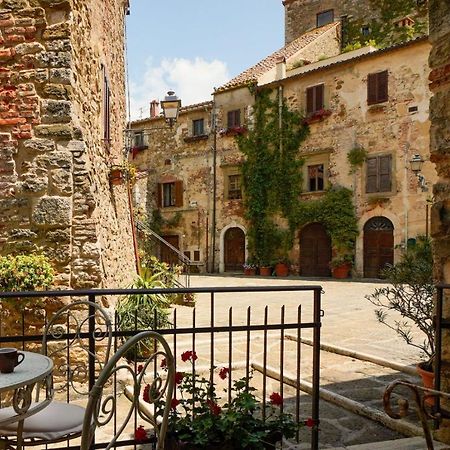 Inn Piazza In Montemerano, The Heart Of Tuscany Exterior photo
