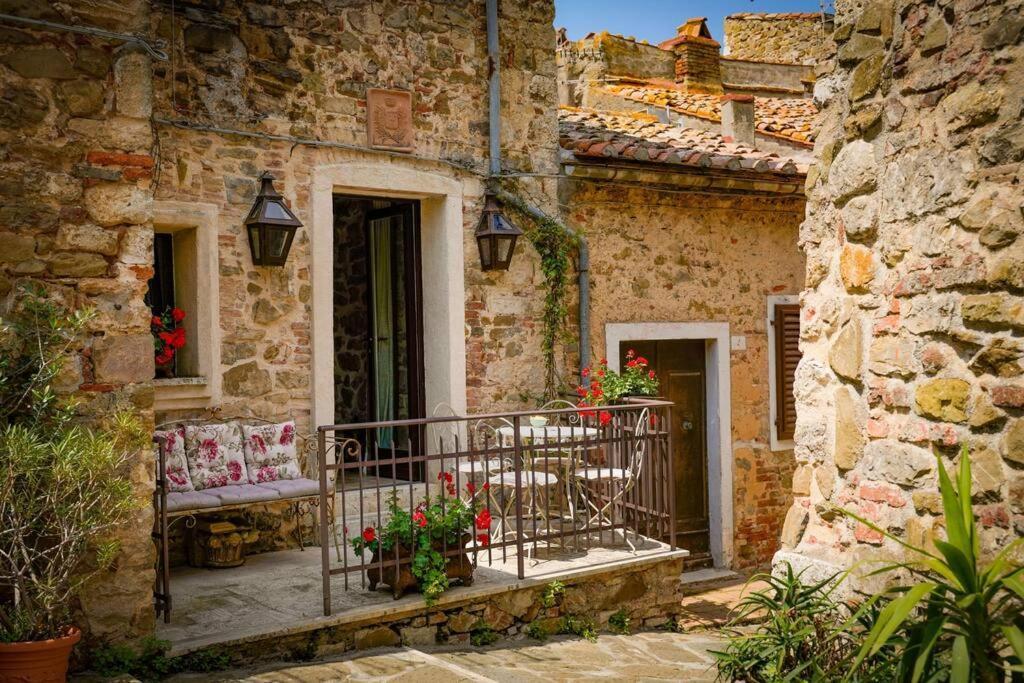 Inn Piazza In Montemerano, The Heart Of Tuscany Exterior photo